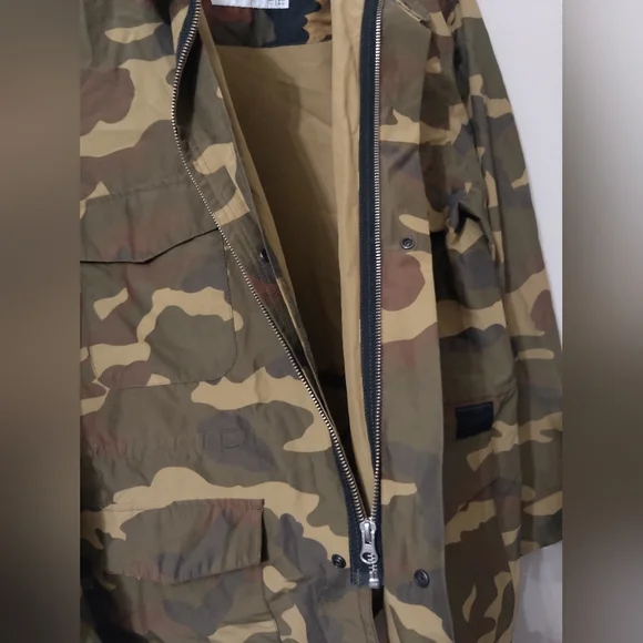 MEN'S Herschel Supply Co. Field Woodland Camo Rain Jacket size MEDIUM - Picture 6 of 12